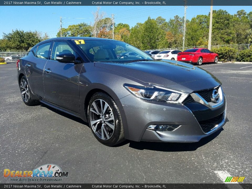 Front 3/4 View of 2017 Nissan Maxima SV Photo #7