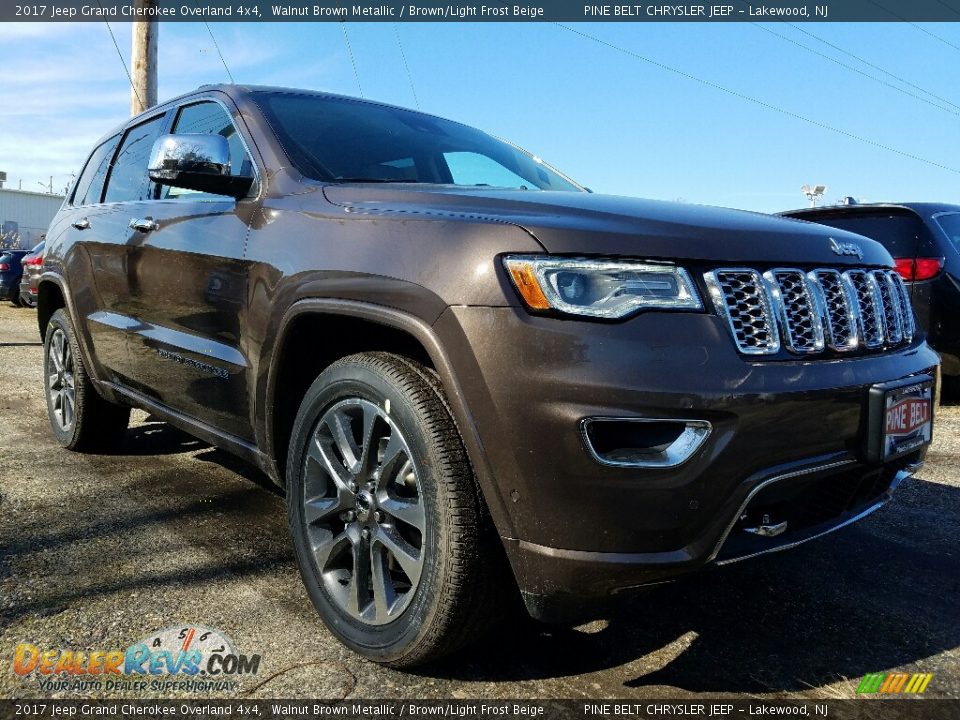 Front 3/4 View of 2017 Jeep Grand Cherokee Overland 4x4 Photo #1
