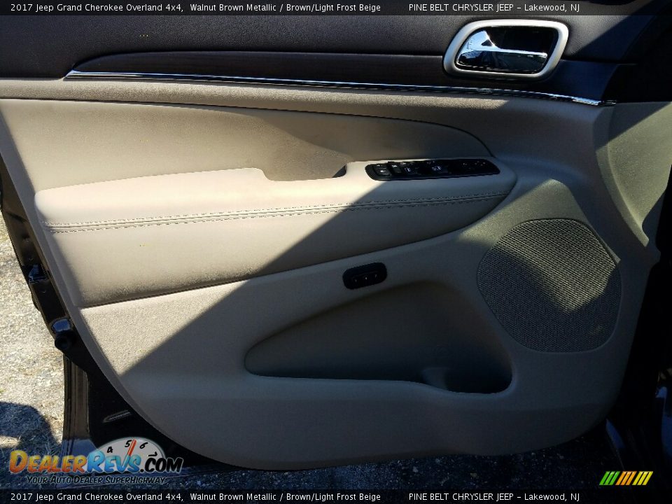2017 Jeep Grand Cherokee Overland 4x4 Walnut Brown Metallic / Brown/Light Frost Beige Photo #6