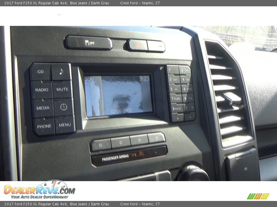 Controls of 2017 Ford F150 XL Regular Cab 4x4 Photo #15