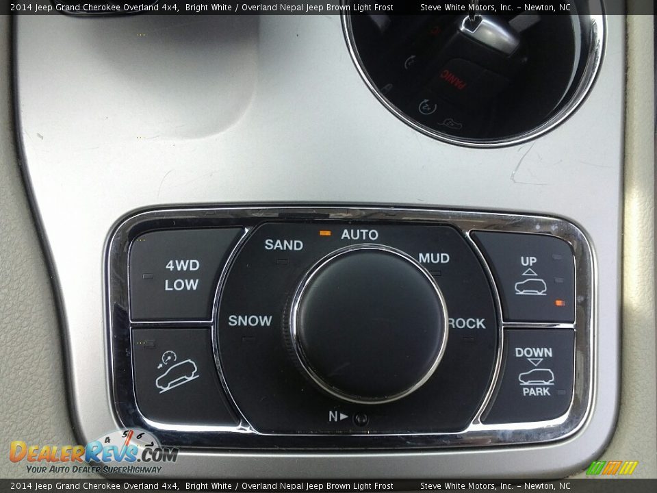 2014 Jeep Grand Cherokee Overland 4x4 Bright White / Overland Nepal Jeep Brown Light Frost Photo #29