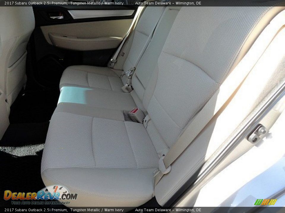 2017 Subaru Outback 2.5i Premium Tungsten Metallic / Warm Ivory Photo #10