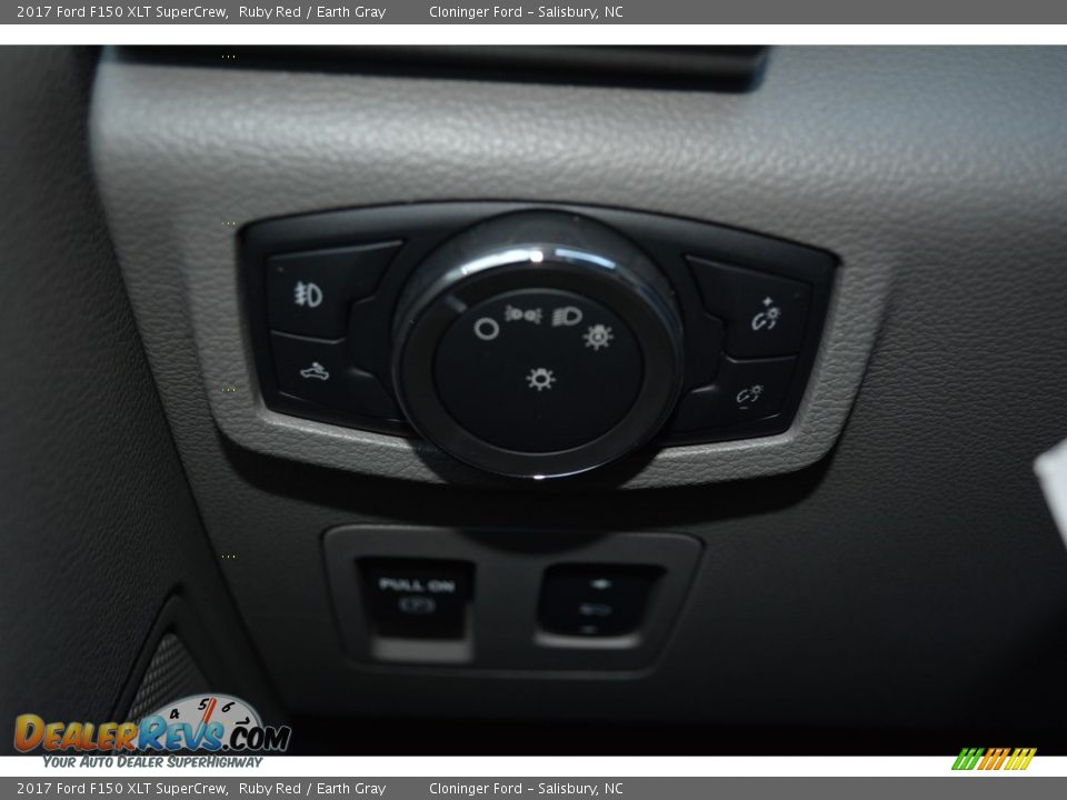 2017 Ford F150 XLT SuperCrew Ruby Red / Earth Gray Photo #17