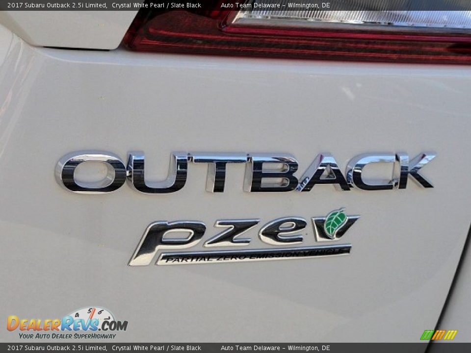 2017 Subaru Outback 2.5i Limited Crystal White Pearl / Slate Black Photo #32