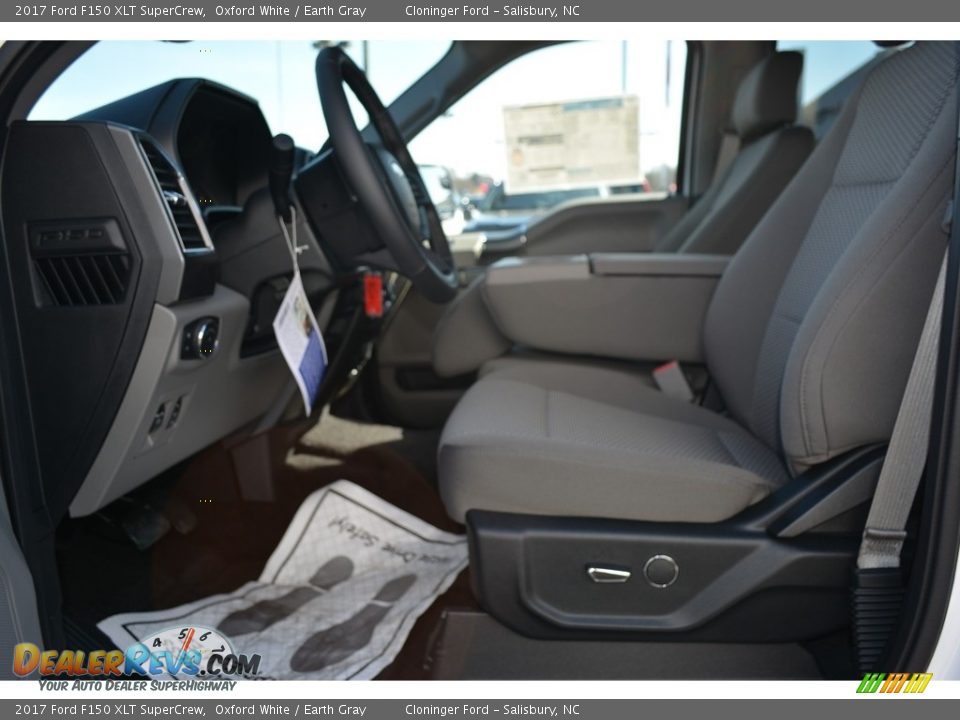 2017 Ford F150 XLT SuperCrew Oxford White / Earth Gray Photo #8