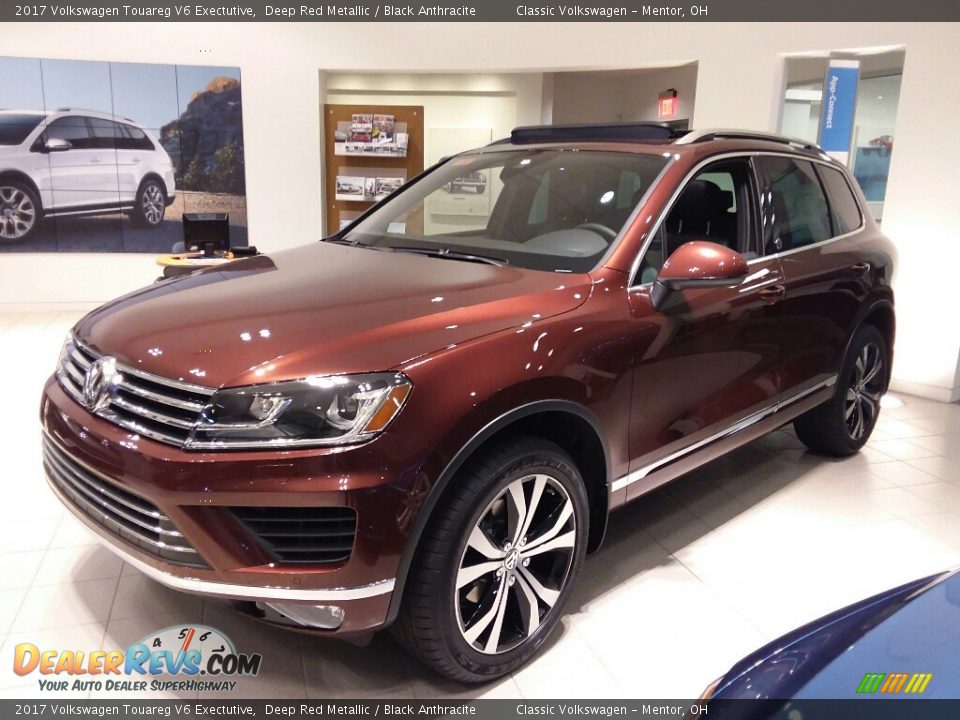 Front 3/4 View of 2017 Volkswagen Touareg V6 Exectutive Photo #1