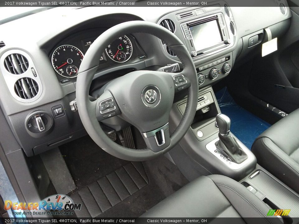 Charcoal Interior - 2017 Volkswagen Tiguan SEL 4MOTION Photo #4