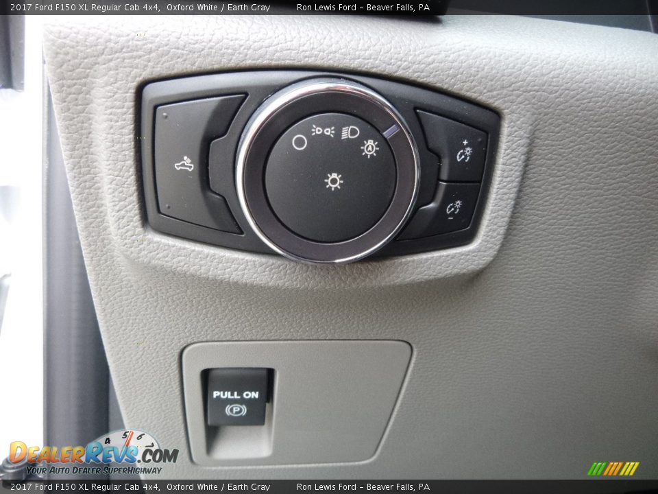 Controls of 2017 Ford F150 XL Regular Cab 4x4 Photo #16