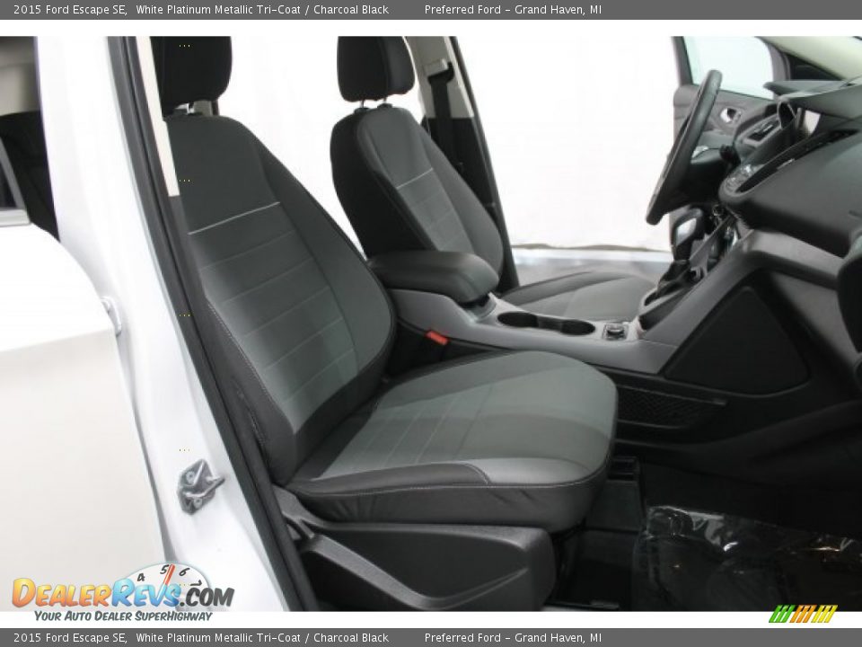 2015 Ford Escape SE White Platinum Metallic Tri-Coat / Charcoal Black Photo #4