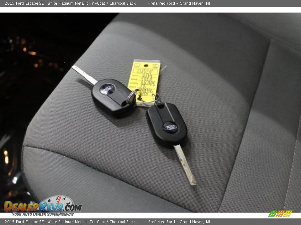 2015 Ford Escape SE White Platinum Metallic Tri-Coat / Charcoal Black Photo #18