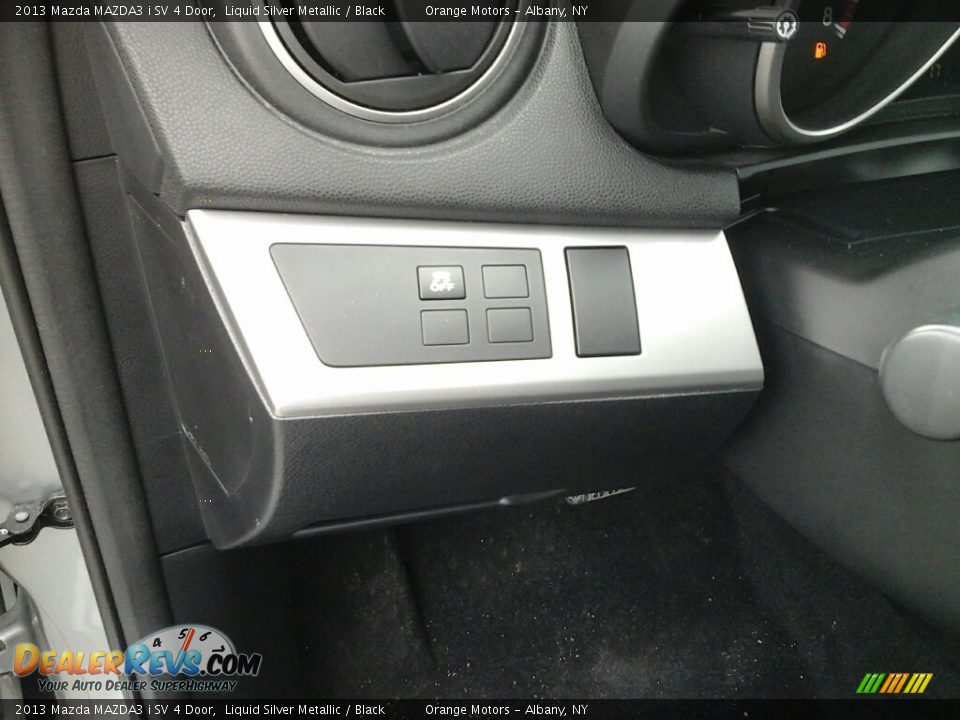 2013 Mazda MAZDA3 i SV 4 Door Liquid Silver Metallic / Black Photo #19