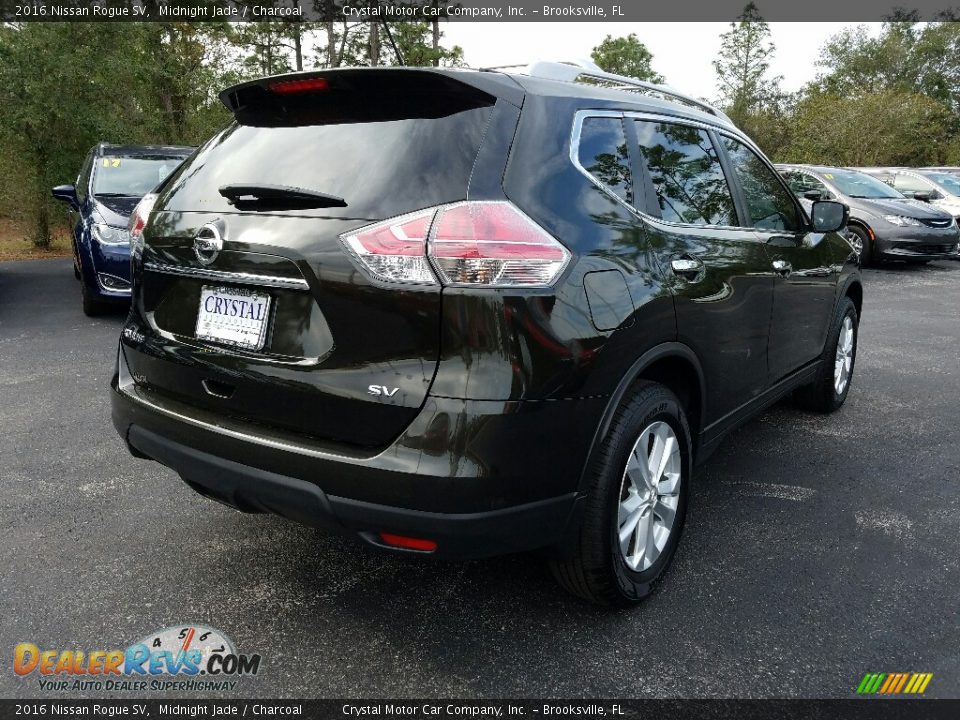 2016 Nissan Rogue SV Midnight Jade / Charcoal Photo #5