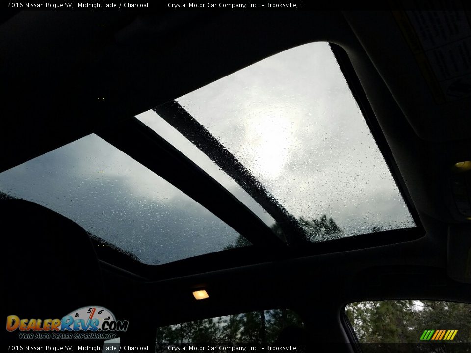 2016 Nissan Rogue SV Midnight Jade / Charcoal Photo #18