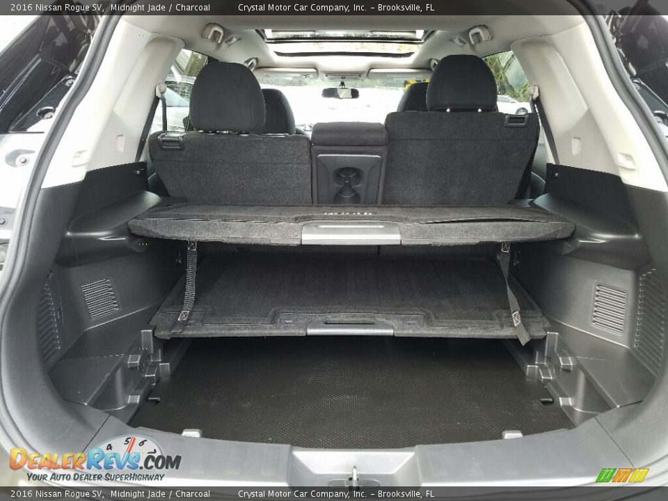 2016 Nissan Rogue SV Midnight Jade / Charcoal Photo #19