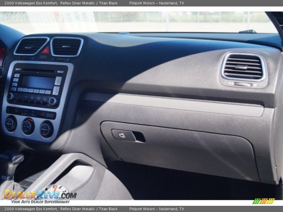2009 Volkswagen Eos Komfort Reflex Silver Metallic / Titan Black Photo #28