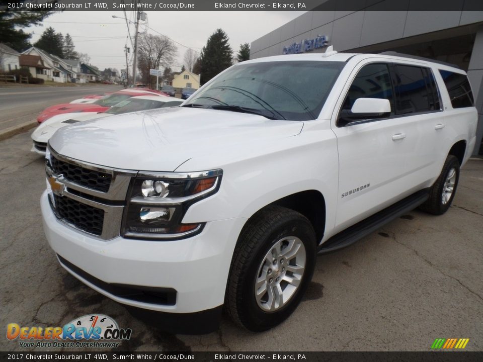 Front 3/4 View of 2017 Chevrolet Suburban LT 4WD Photo #1