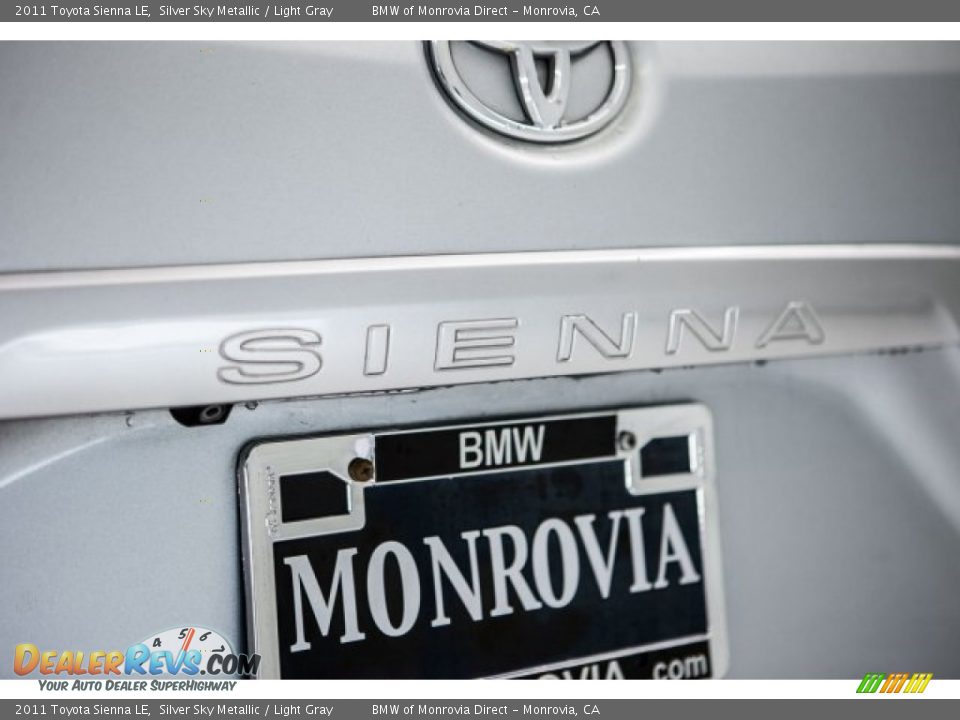 2011 Toyota Sienna LE Silver Sky Metallic / Light Gray Photo #7