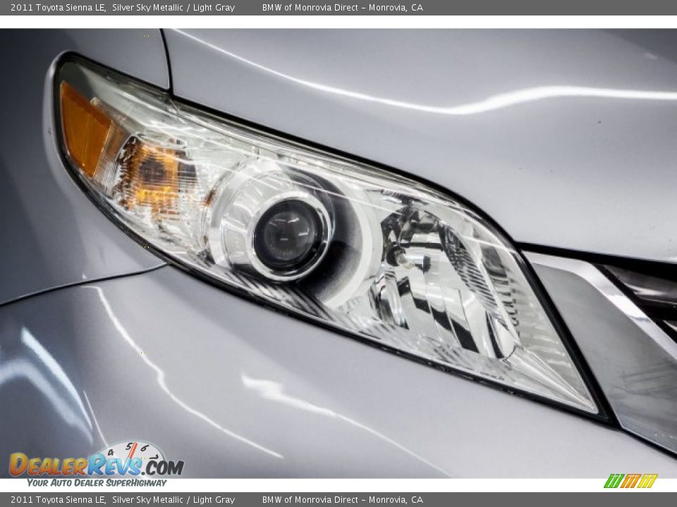 2011 Toyota Sienna LE Silver Sky Metallic / Light Gray Photo #29