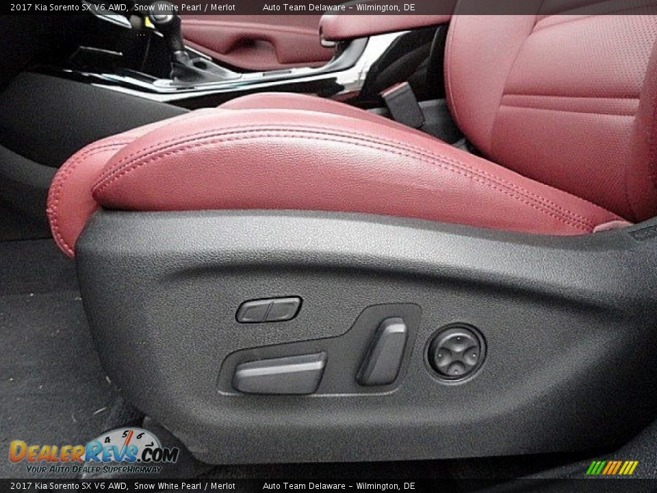 Front Seat of 2017 Kia Sorento SX V6 AWD Photo #13