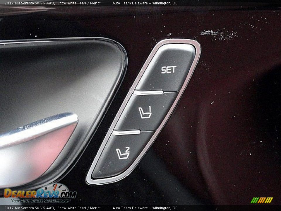 Controls of 2017 Kia Sorento SX V6 AWD Photo #17