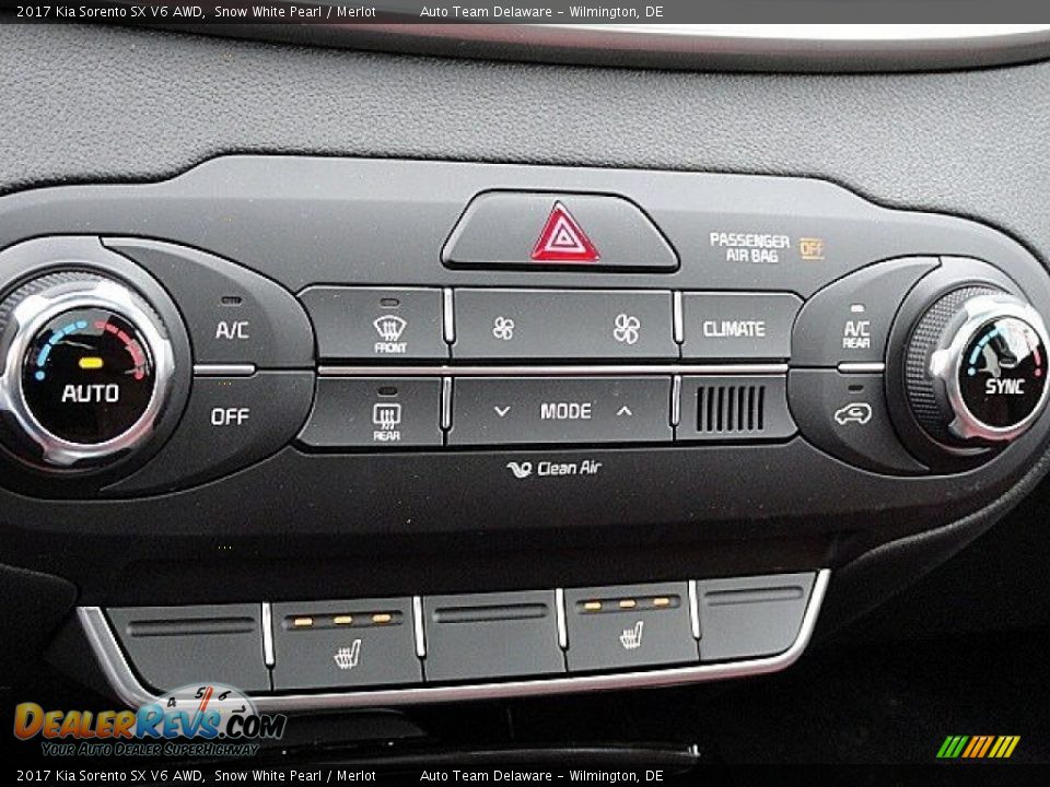Controls of 2017 Kia Sorento SX V6 AWD Photo #24