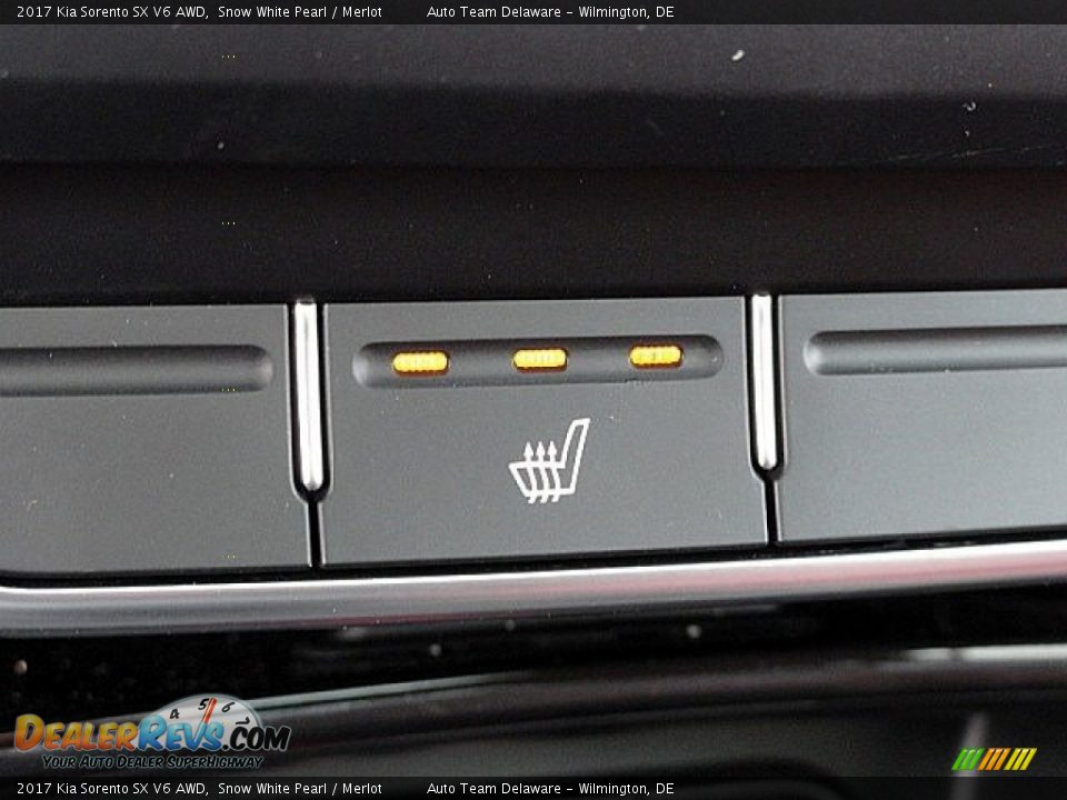 Controls of 2017 Kia Sorento SX V6 AWD Photo #25