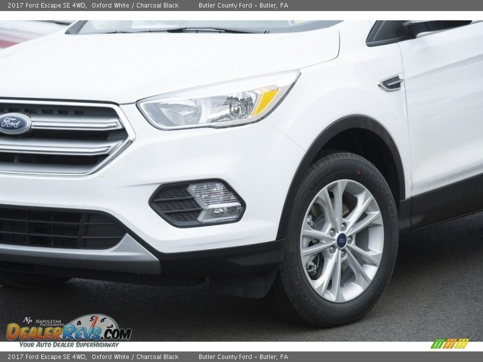 2017 Ford Escape SE 4WD Oxford White / Charcoal Black Photo #2