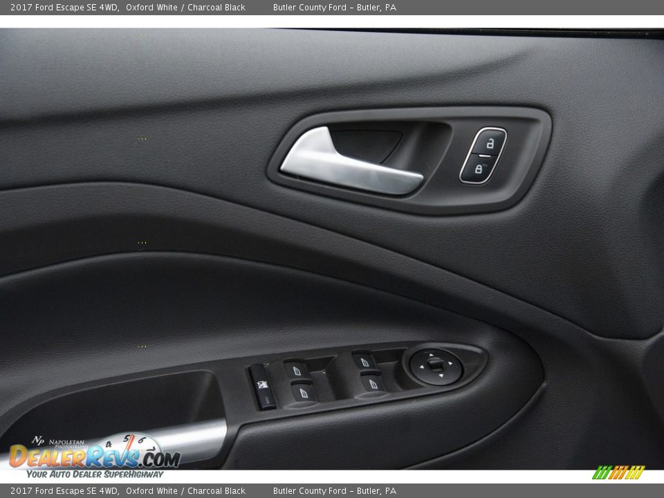 2017 Ford Escape SE 4WD Oxford White / Charcoal Black Photo #4