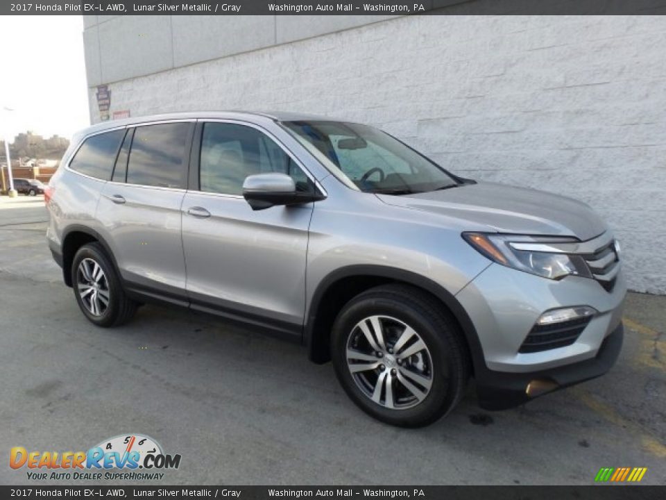 Front 3/4 View of 2017 Honda Pilot EX-L AWD Photo #1