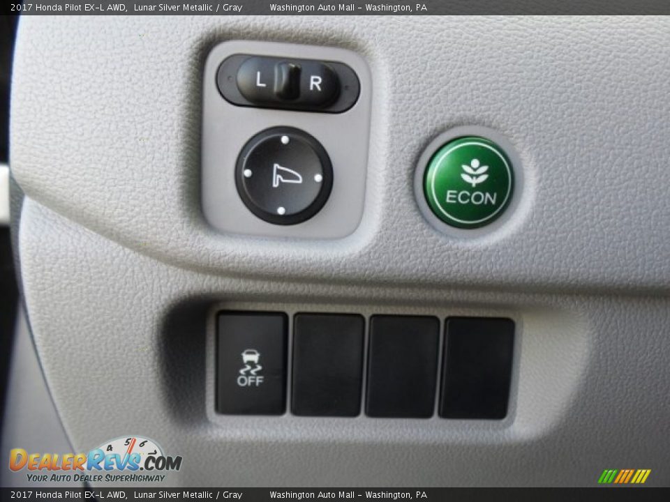 Controls of 2017 Honda Pilot EX-L AWD Photo #18