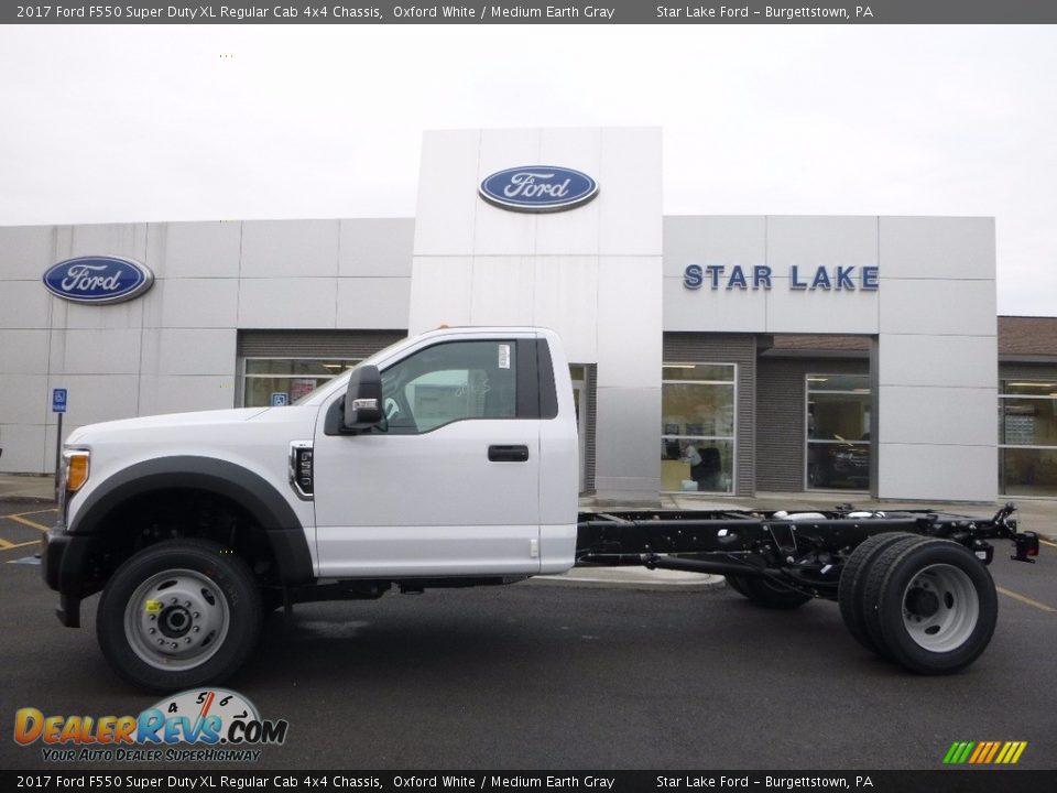 2017 Ford F550 Super Duty XL Regular Cab 4x4 Chassis Oxford White / Medium Earth Gray Photo #1