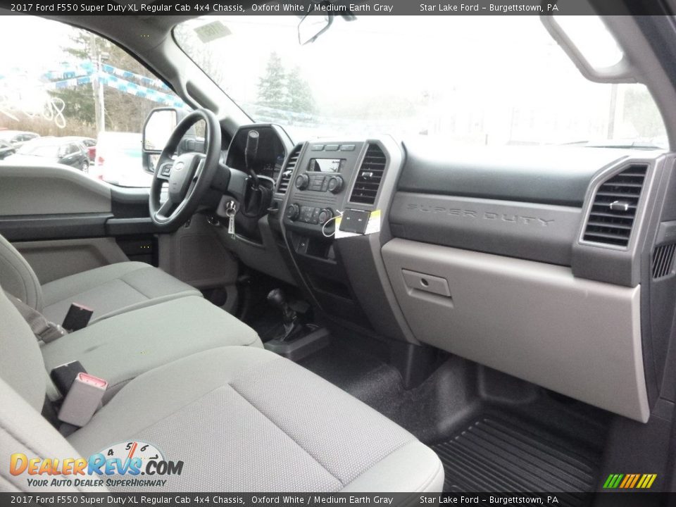2017 Ford F550 Super Duty XL Regular Cab 4x4 Chassis Oxford White / Medium Earth Gray Photo #5