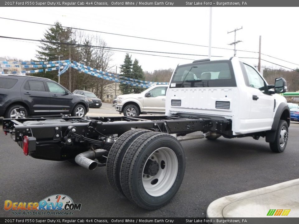 2017 Ford F550 Super Duty XL Regular Cab 4x4 Chassis Oxford White / Medium Earth Gray Photo #7