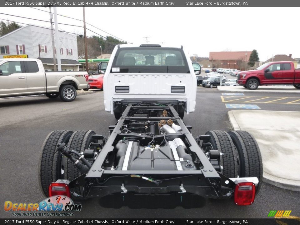 2017 Ford F550 Super Duty XL Regular Cab 4x4 Chassis Oxford White / Medium Earth Gray Photo #8