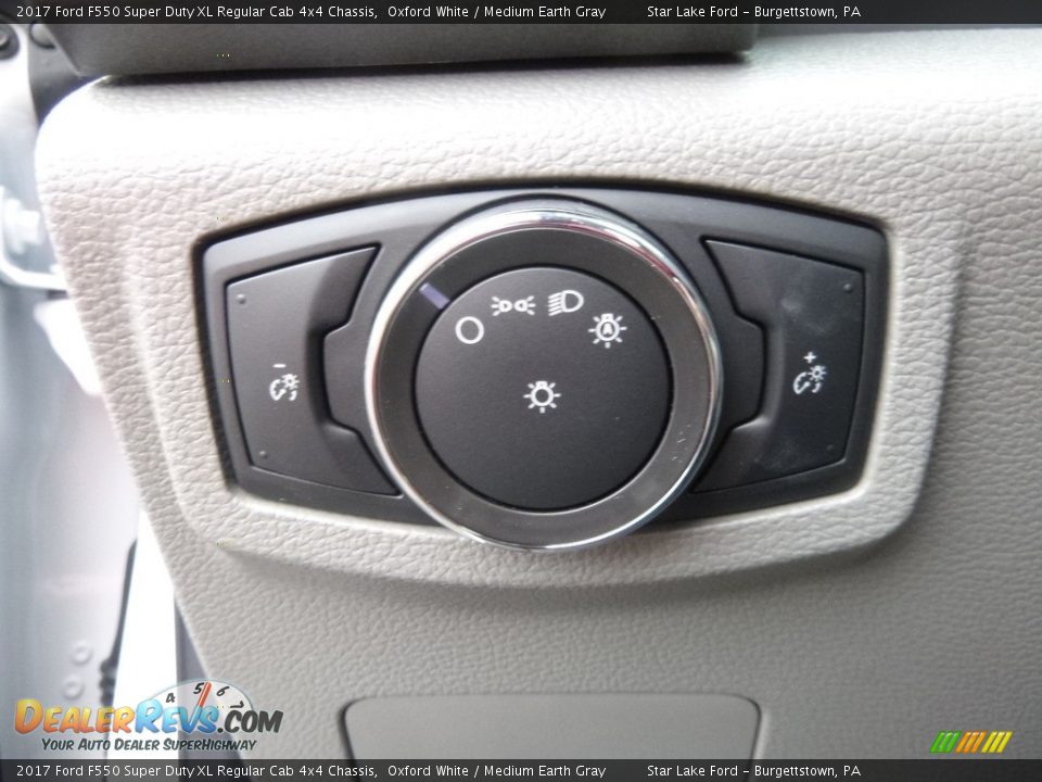 Controls of 2017 Ford F550 Super Duty XL Regular Cab 4x4 Chassis Photo #15
