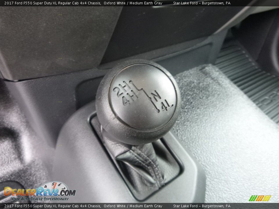 2017 Ford F550 Super Duty XL Regular Cab 4x4 Chassis Shifter Photo #16