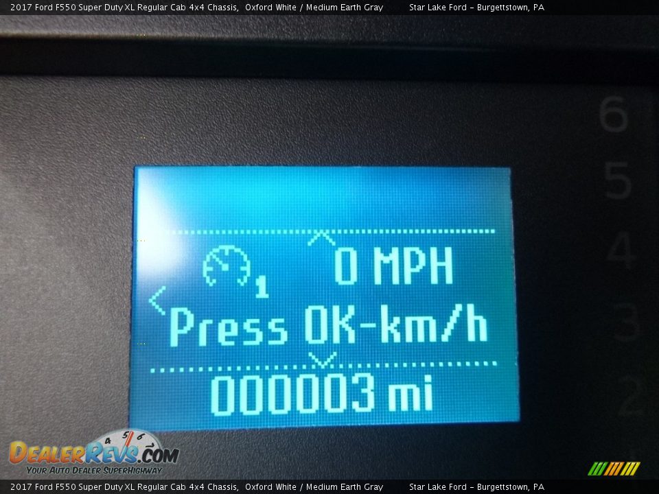 2017 Ford F550 Super Duty XL Regular Cab 4x4 Chassis Oxford White / Medium Earth Gray Photo #20