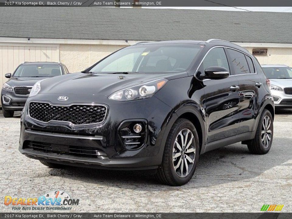 Front 3/4 View of 2017 Kia Sportage EX Photo #3