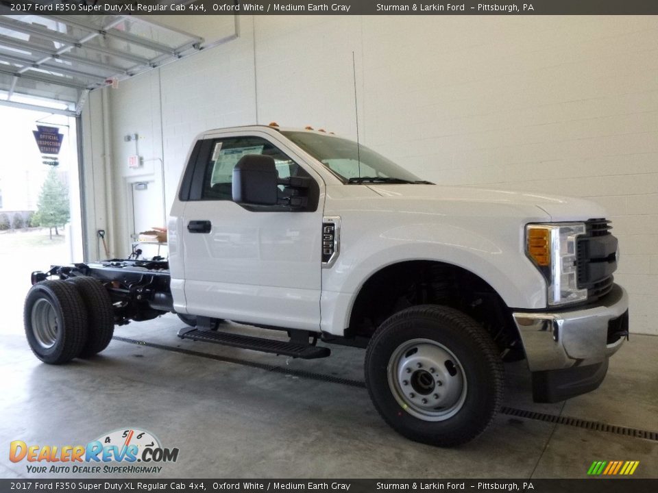 Front 3/4 View of 2017 Ford F350 Super Duty XL Regular Cab 4x4 Photo #1
