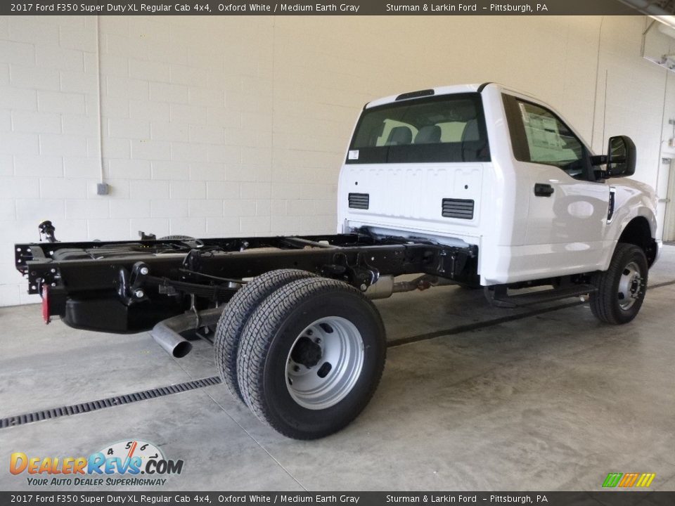 2017 Ford F350 Super Duty XL Regular Cab 4x4 Oxford White / Medium Earth Gray Photo #2