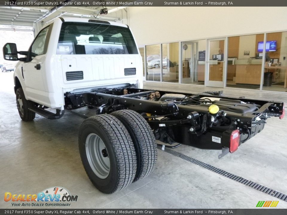 2017 Ford F350 Super Duty XL Regular Cab 4x4 Oxford White / Medium Earth Gray Photo #3