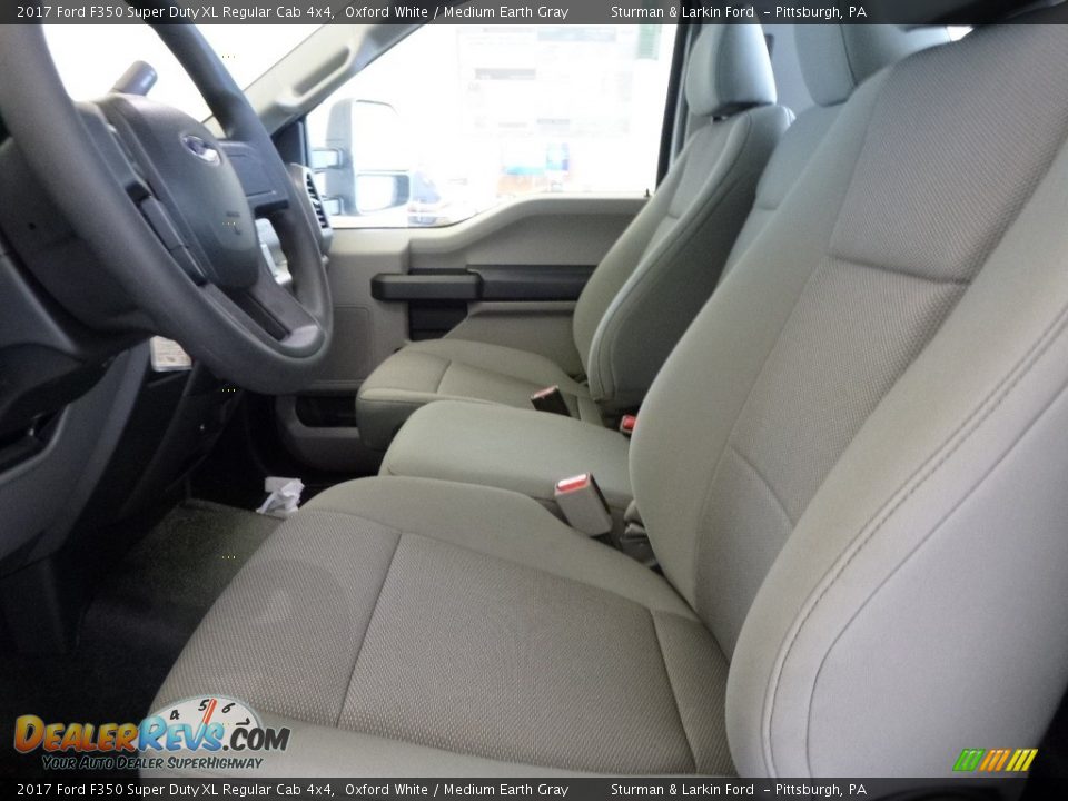 2017 Ford F350 Super Duty XL Regular Cab 4x4 Oxford White / Medium Earth Gray Photo #6