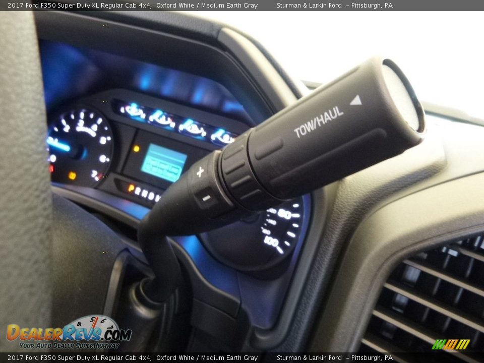 2017 Ford F350 Super Duty XL Regular Cab 4x4 Oxford White / Medium Earth Gray Photo #13