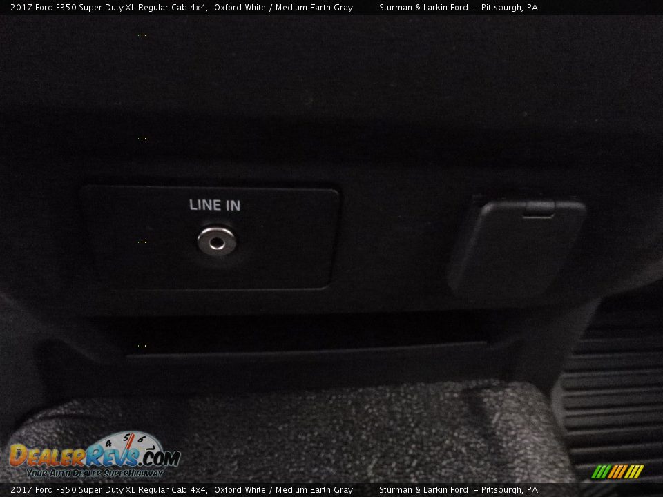 2017 Ford F350 Super Duty XL Regular Cab 4x4 Oxford White / Medium Earth Gray Photo #14