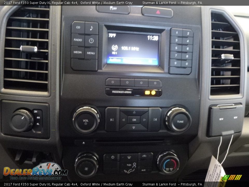 2017 Ford F350 Super Duty XL Regular Cab 4x4 Oxford White / Medium Earth Gray Photo #15