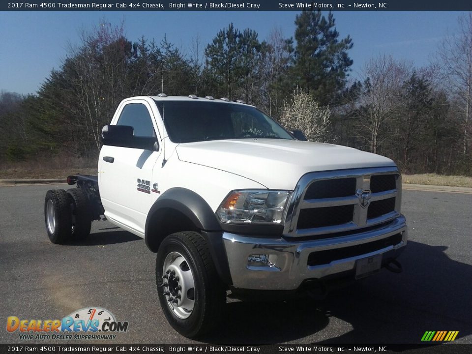 Front 3/4 View of 2017 Ram 4500 Tradesman Regular Cab 4x4 Chassis Photo #20