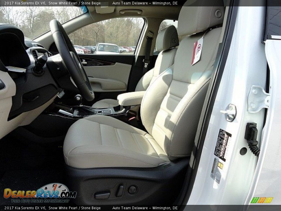 Front Seat of 2017 Kia Sorento EX V6 Photo #15