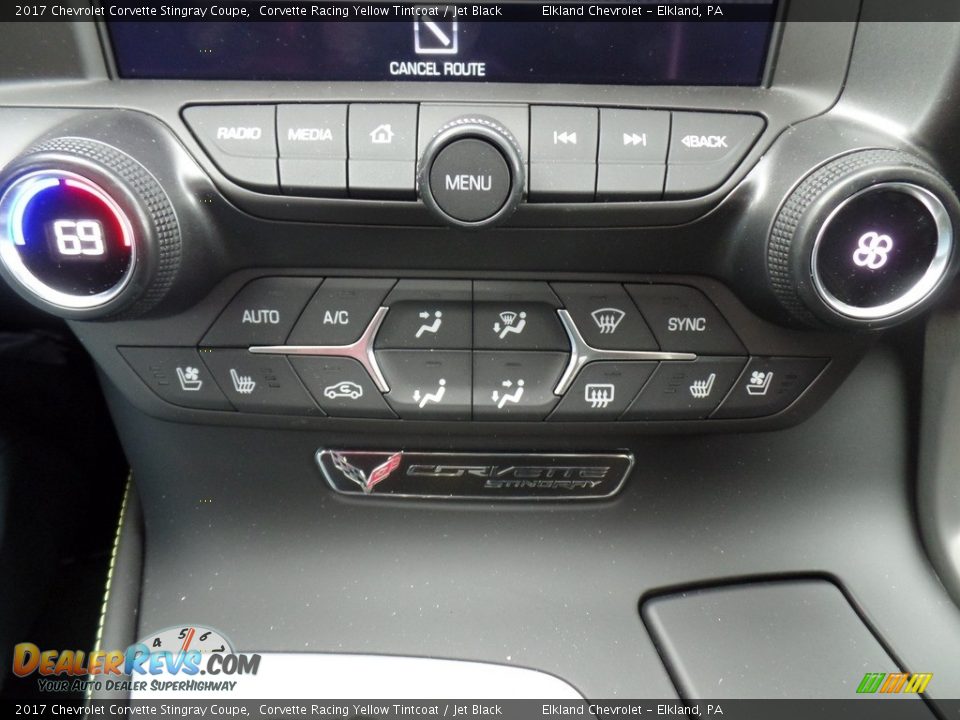 Controls of 2017 Chevrolet Corvette Stingray Coupe Photo #36