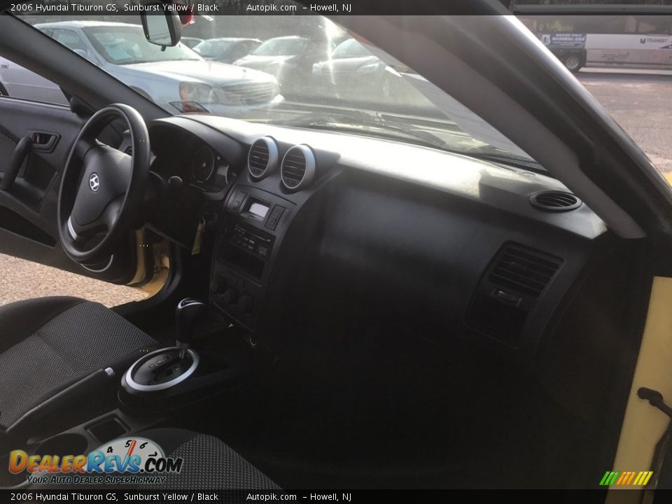 2006 Hyundai Tiburon GS Sunburst Yellow / Black Photo #15