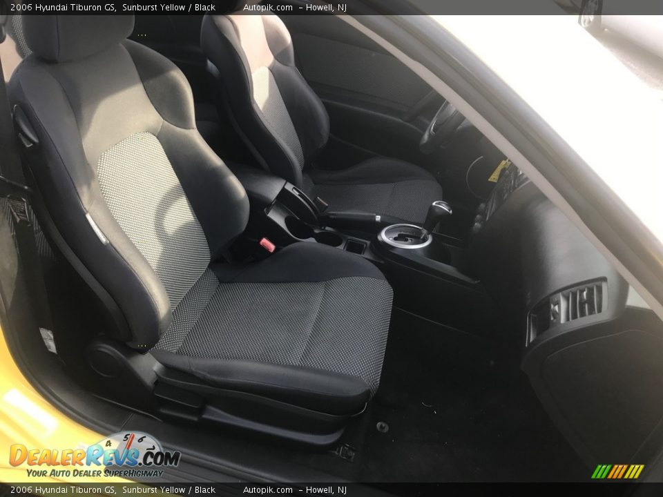 2006 Hyundai Tiburon GS Sunburst Yellow / Black Photo #17